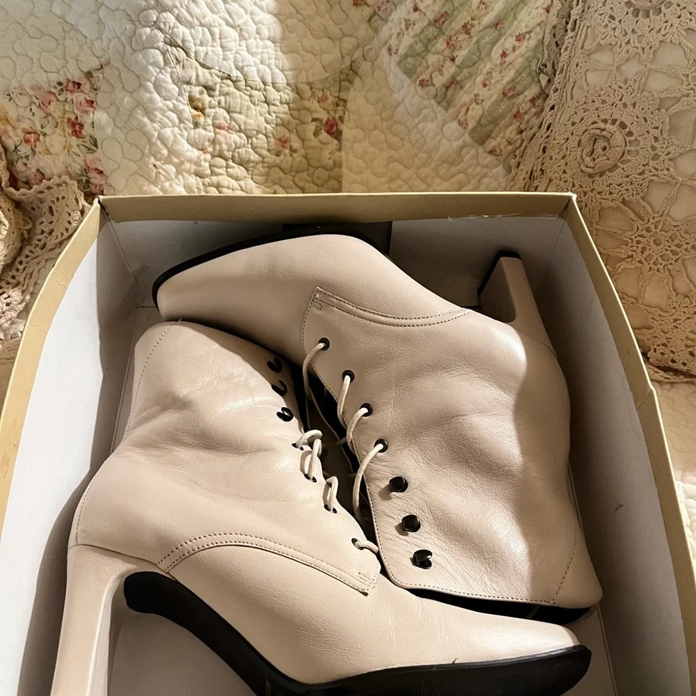 Women's Lace-Up Ankle Boots in Light Beige - Classic Block Heel - Picture 1 of 2